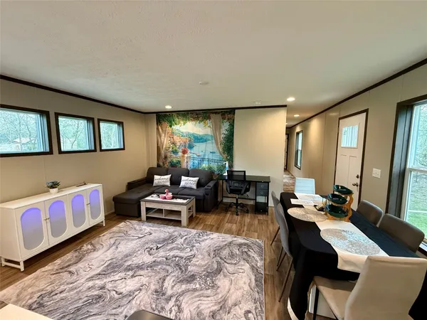 $1,800 | 13298 County Road 190, Alvin, TX 77511