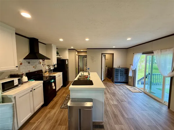 $1,800 | 13298 County Road 190, Alvin, TX 77511