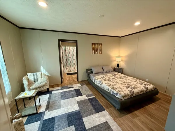 $1,800 | 13298 County Road 190, Alvin, TX 77511