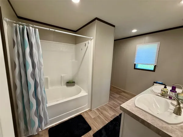 $1,800 | 13298 County Road 190, Alvin, TX 77511