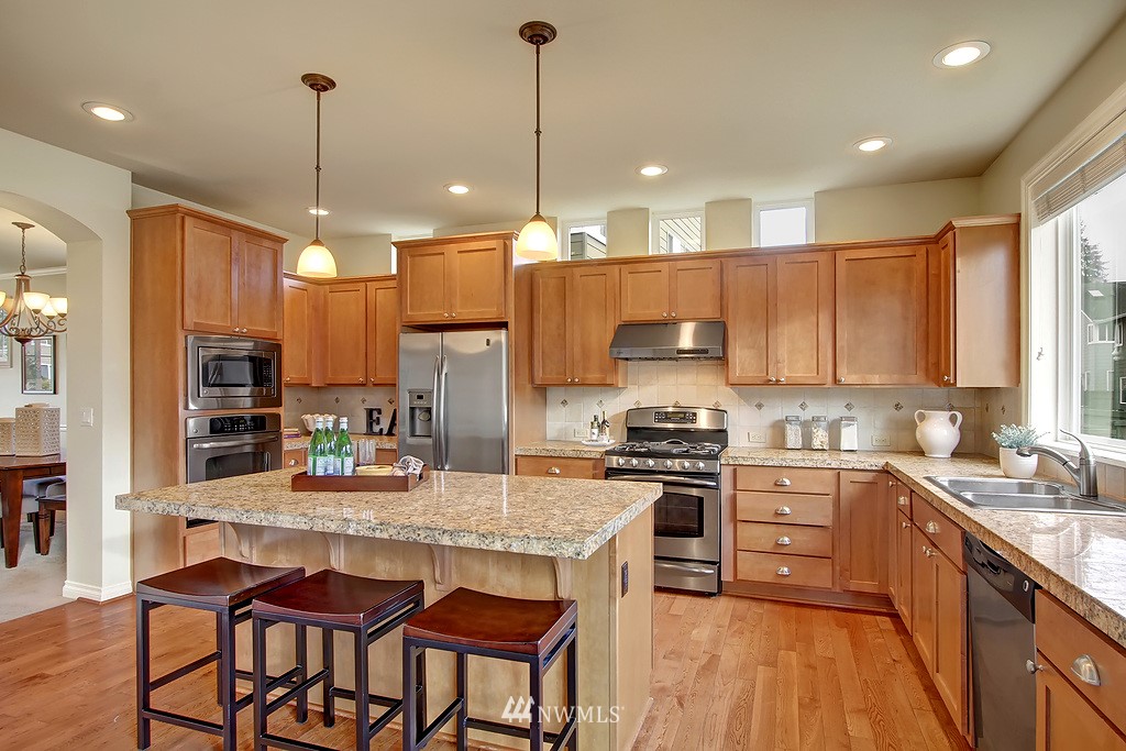 4707 Northeast 1st Street Renton, WA 98059 - Photo 7 of 18
