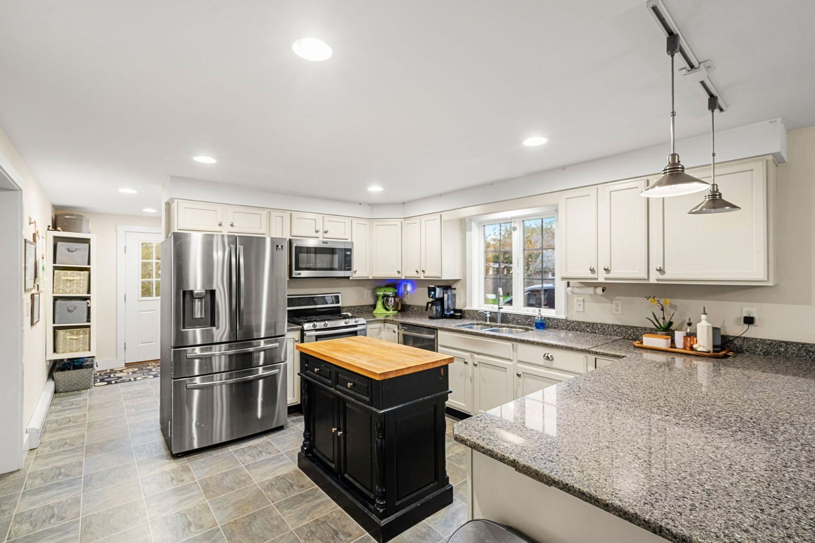 8 Essex Road Nantucket, MA 02554 - Photo 11 of 34 Gallery Image 11