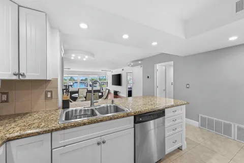 $479,500 | 3121 Northeast 51st Street, Unit 204E, Fort Lauderdale, FL 33308