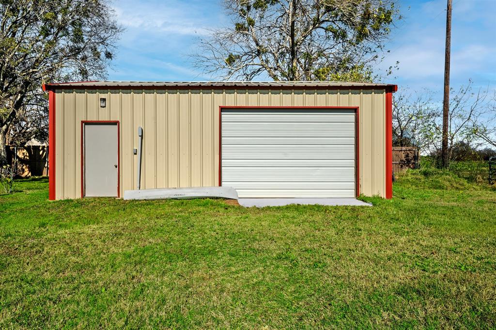 1209 Sherman Street Tioga, TX 76271 - Photo 4 of 40
