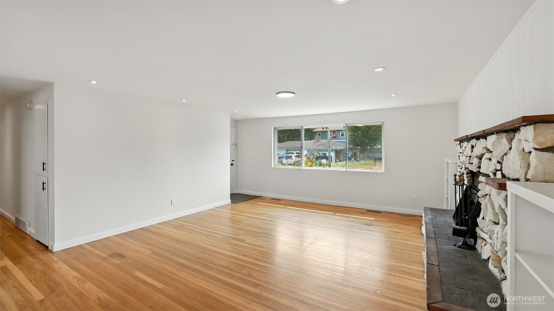 11404 Southeast 180th Place Renton, WA 98055 - Photo 6 of 36