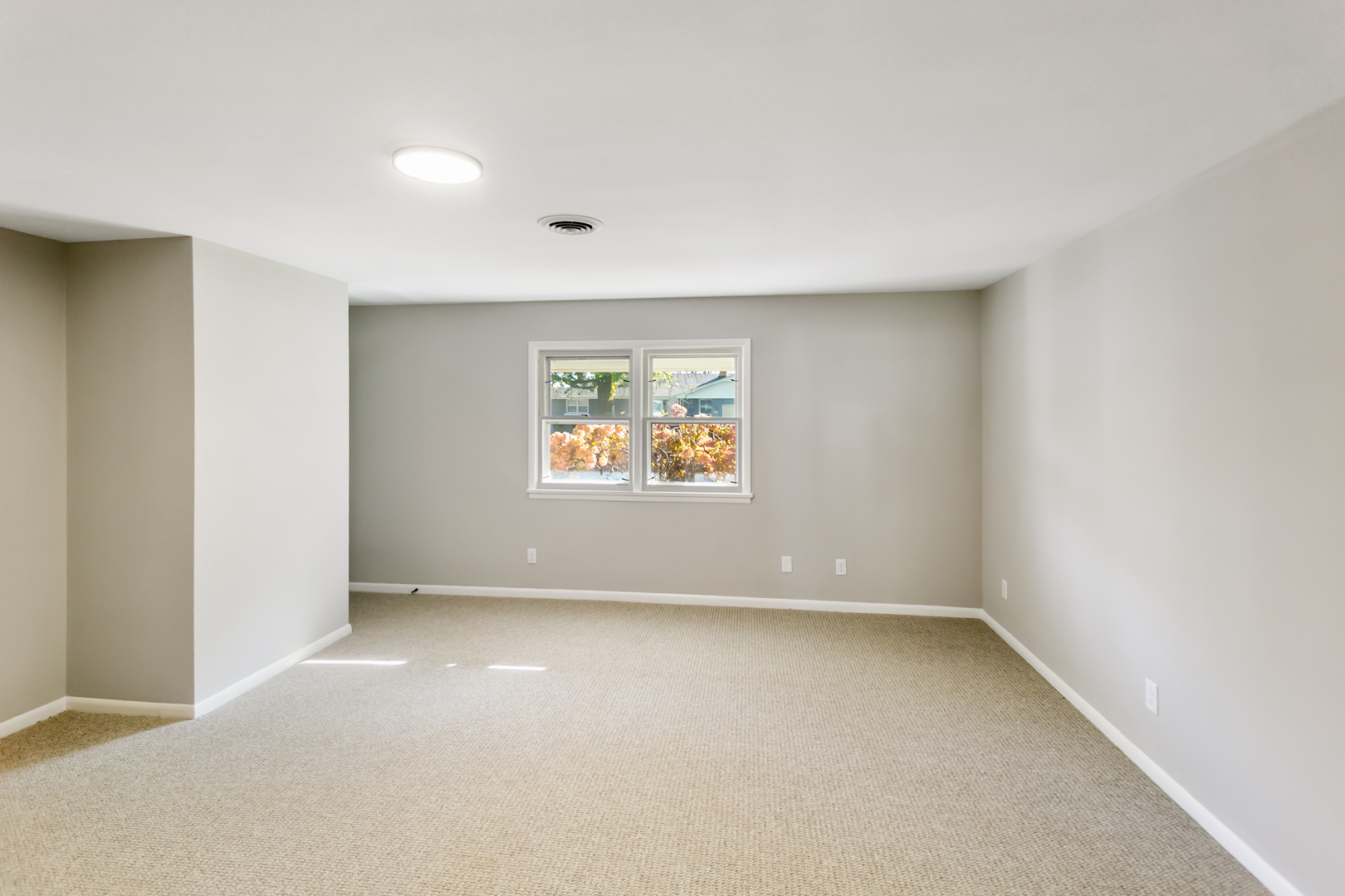 1431 West Vanmeter Street Kankakee, IL 60901 - Photo 9 of 19 an empty room with windows