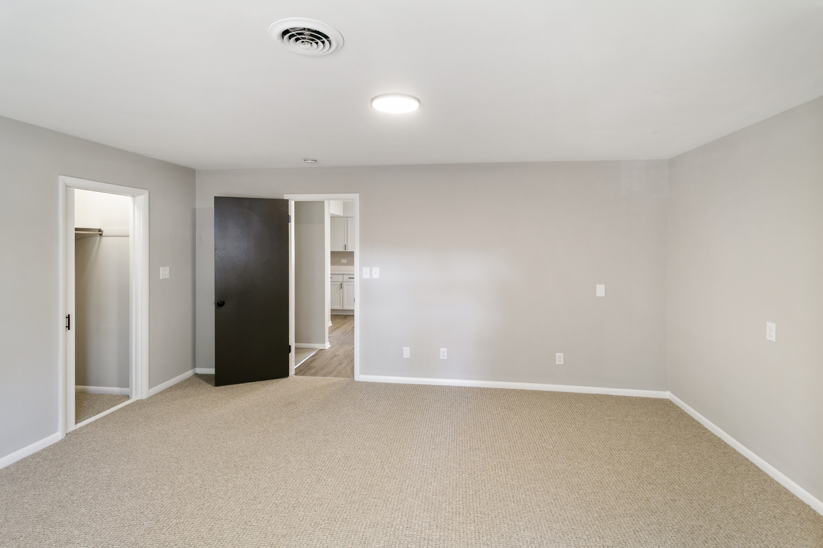 1431 West Vanmeter Street Kankakee, IL 60901 - Photo 10 of 19 a view of an empty room