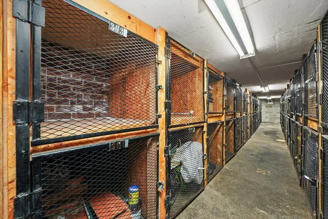 $264,900 | 3900 North Pine Grove Avenue, Unit 405, Chicago, IL 60613