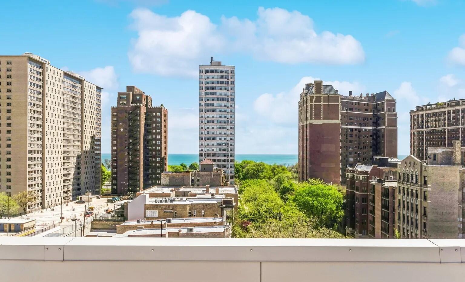 3900 North Pine Grove Avenue, Unit 405 Chicago, IL 60613 - Photo 2 of 15 a view of balcony with city view