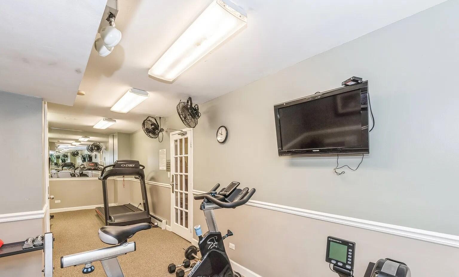 3900 North Pine Grove Avenue, Unit 405 Chicago, IL 60613 - Photo 6 of 15 a view of a livingroom with furniture and a flat screen tv