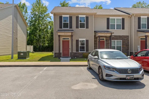 $1,300 | 513 Pate Drive, Midway Park, NC 28544