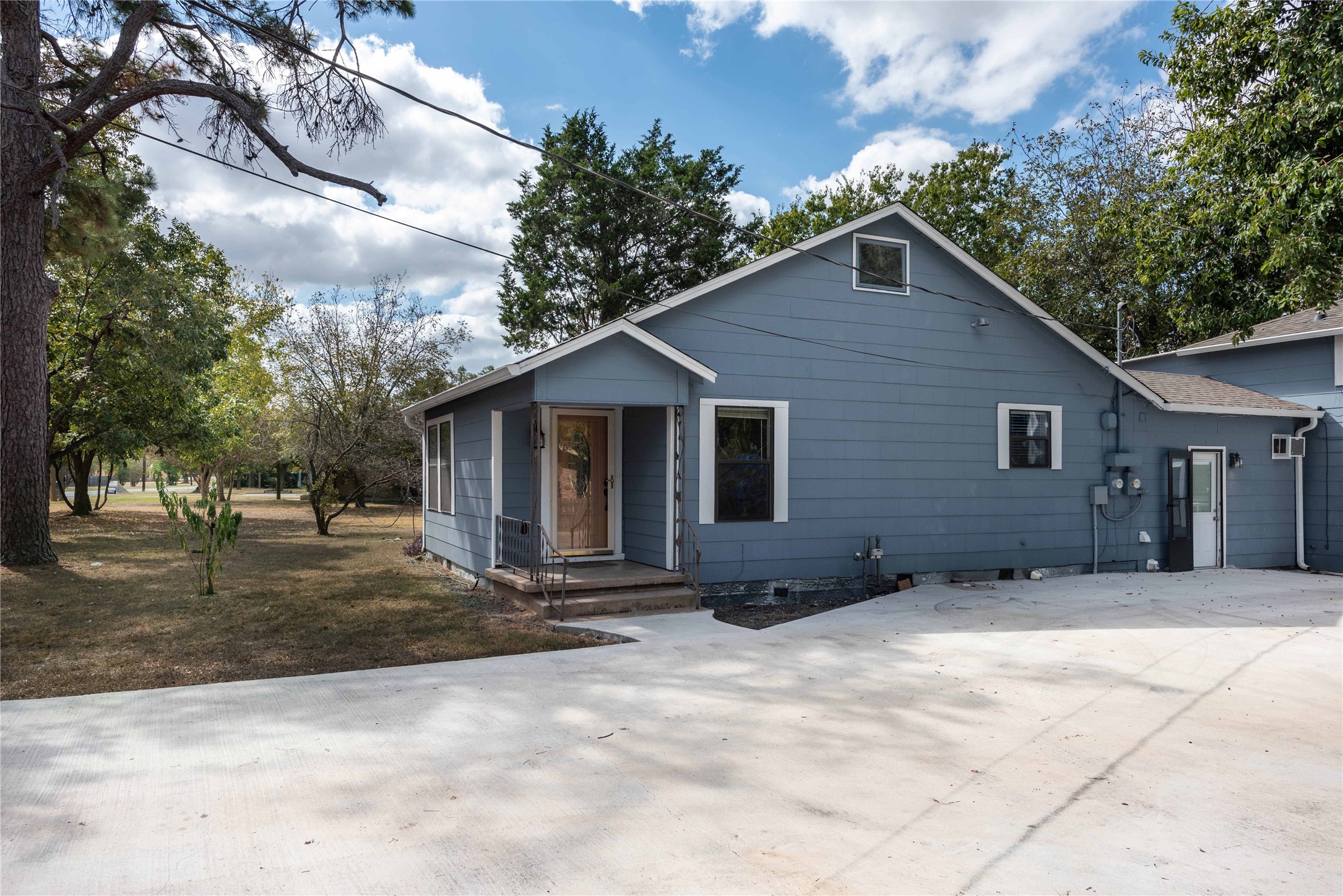406 Lexington Road, Unit 1 Elgin, TX 78621 - Photo 1 of 18