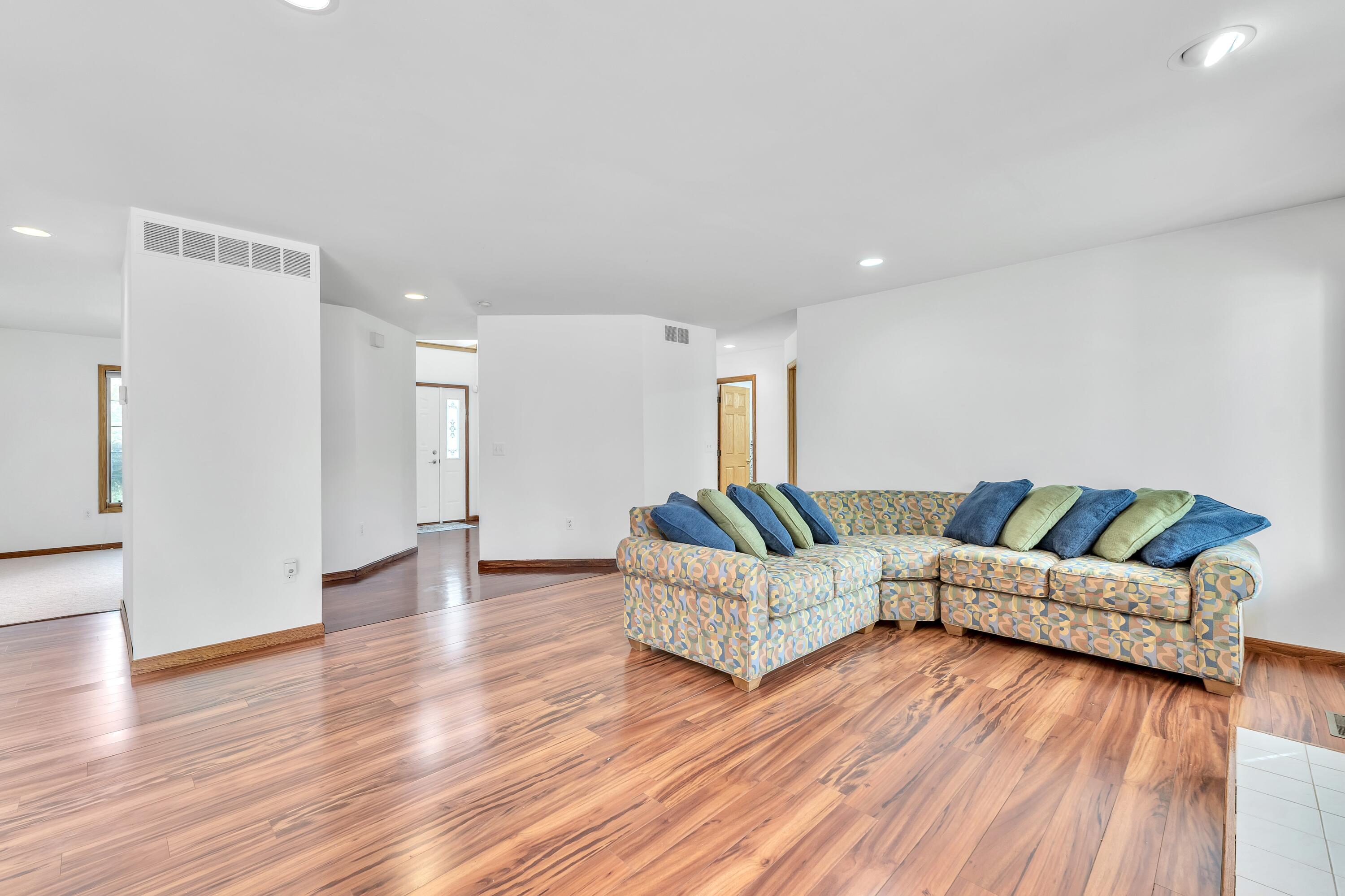 1860 Chicory Ridge Ann Arbor, MI 48103 - Photo 16 of 41 Living Room