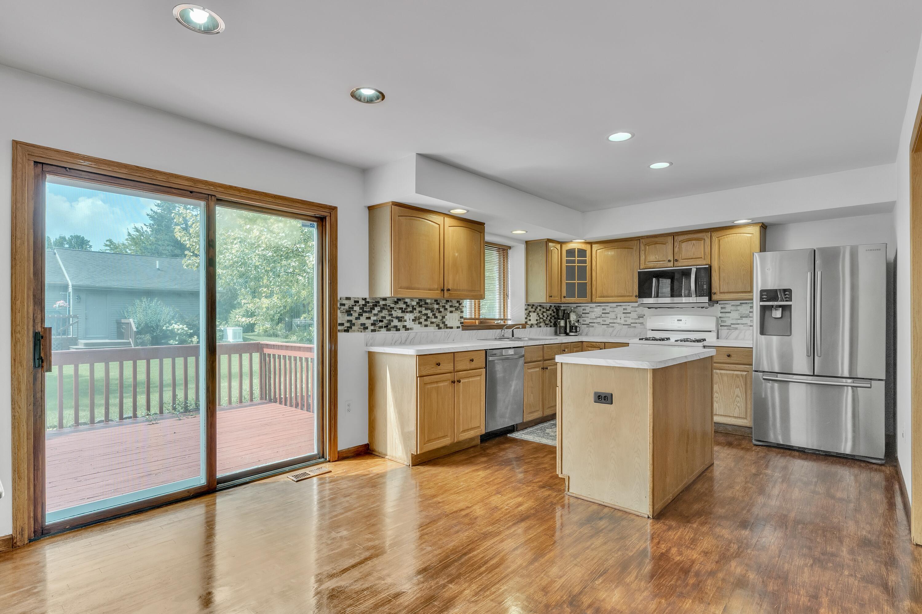 1860 Chicory Ridge Ann Arbor, MI 48103 - Photo 18 of 41 Kitchen