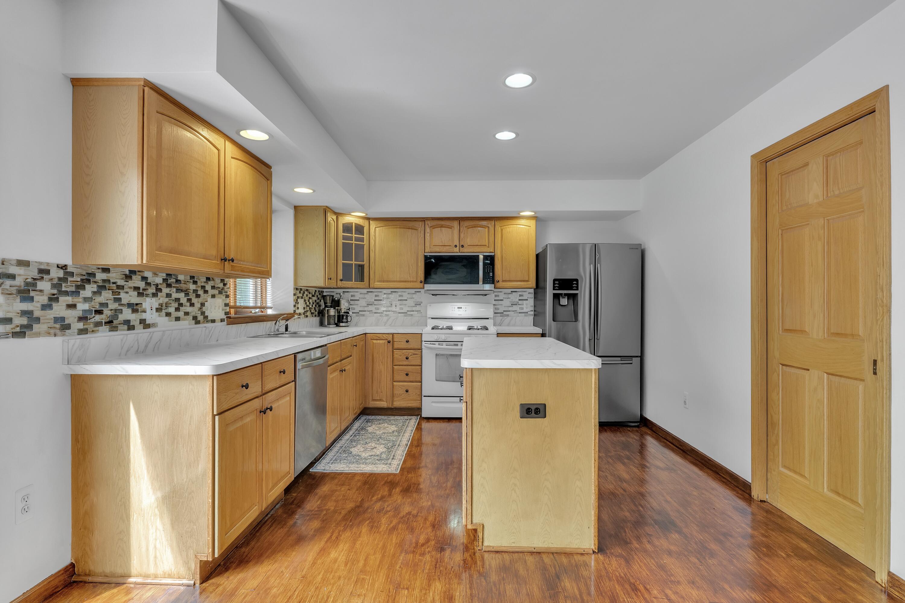 1860 Chicory Ridge Ann Arbor, MI 48103 - Photo 20 of 41 Kitchen