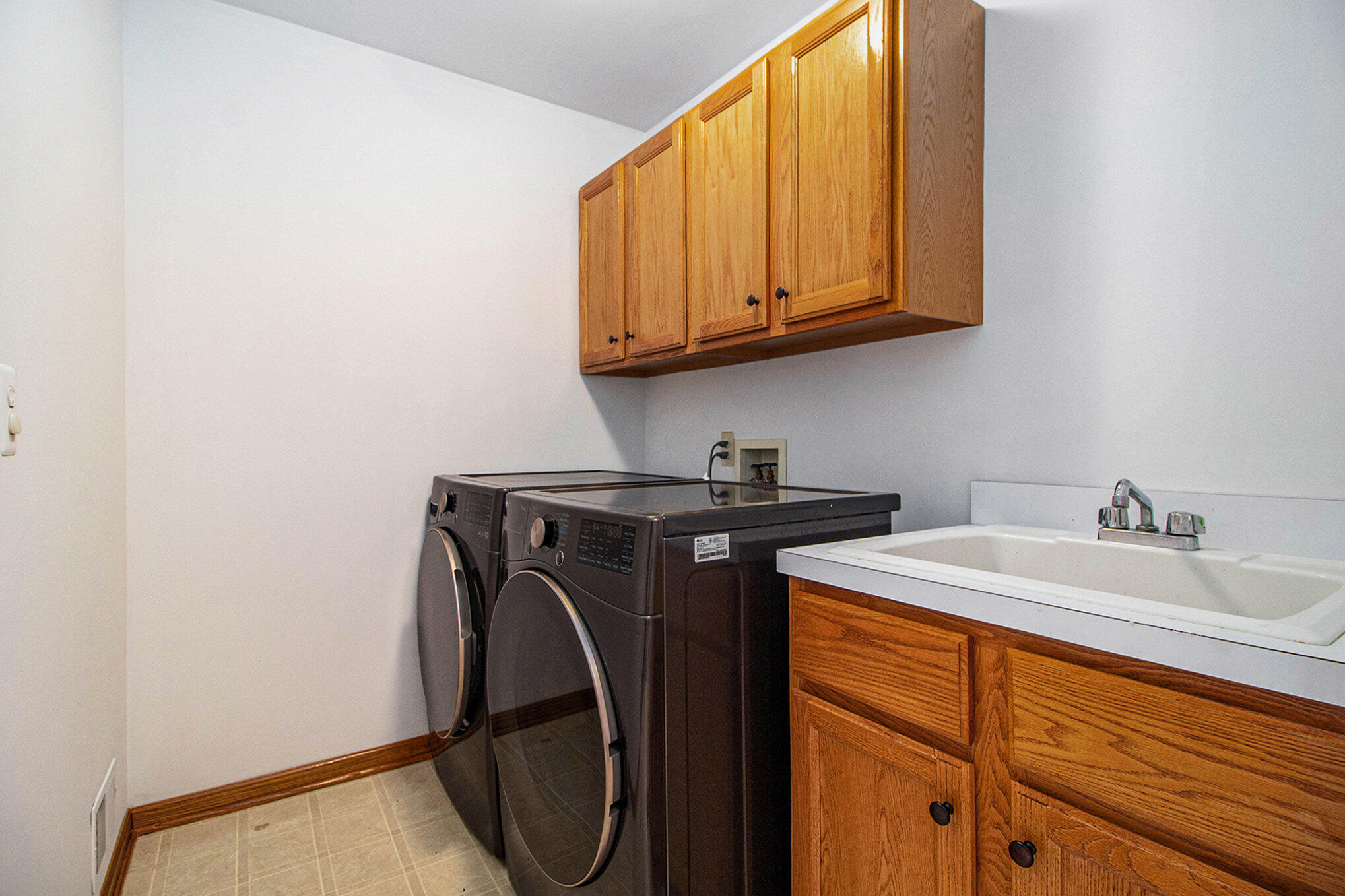 1860 Chicory Ridge Ann Arbor, MI 48103 - Photo 21 of 41 Main floor Laundary