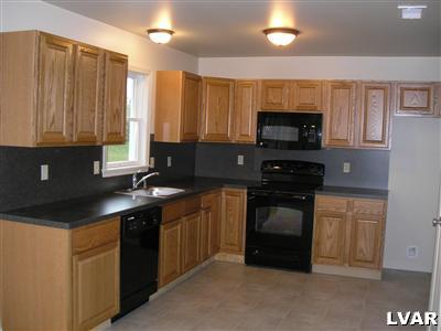 664 Almond Road Walnutport, PA 18088 - Photo 2 of 22 Gallery Image 2