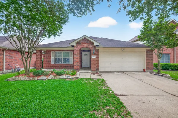 $2,200 | 5517 Autumn Ash Lane, Rosharon, TX 77583