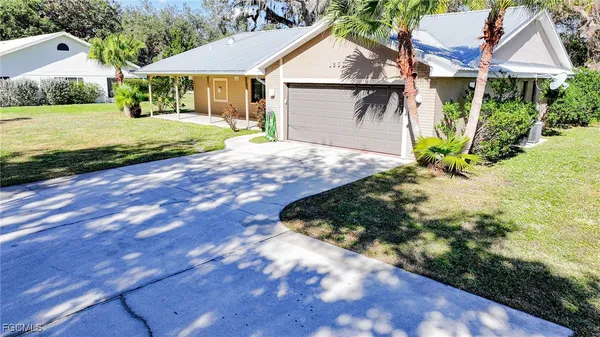 $3,800 | 1250 Riverbend Drive, LaBelle, FL 33935