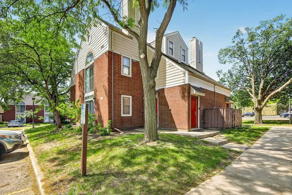 $128,900 | 545 D'onofrio Drive, Unit 8, Madison, WI 53719