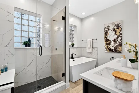 $750,000 | 1330 West Hubbard Street, Unit 2, Chicago, IL 60642
