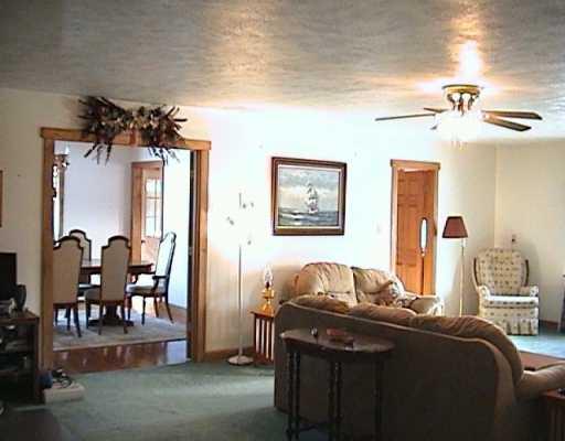 237 Dogwood Road Chicora, PA 16025 - Photo 5 of 8 Living Room.