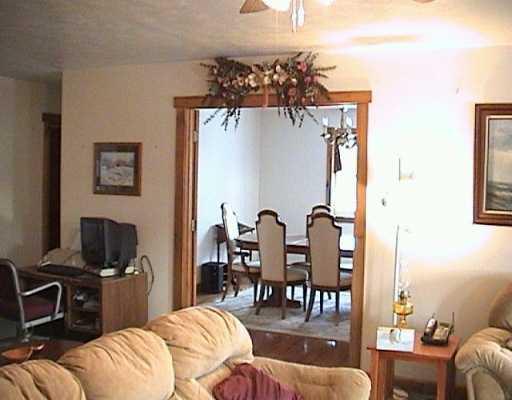 237 Dogwood Road Chicora, PA 16025 - Photo 6 of 8 Living Room.
