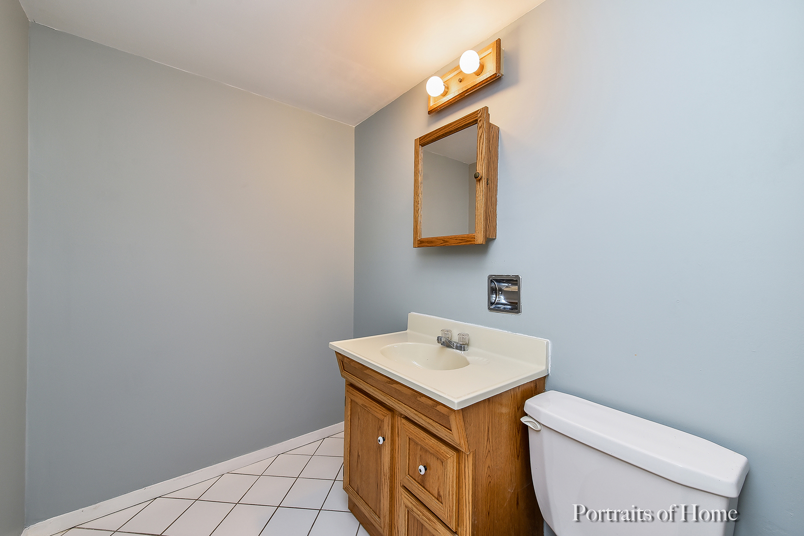2S645 Bob O Link Road Lombard, IL 60148 - Photo 14 of 18 a bathroom with a toilet a sink and mirror