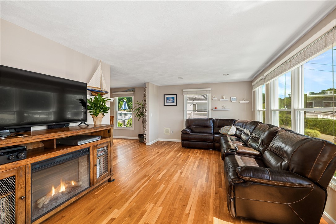 357 Capron Farm Drive Warwick, RI 02886 - Photo 10 of 49
