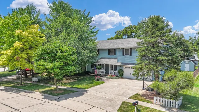 $369,900 | 605 North Craig Drive, Mahomet, IL 61853