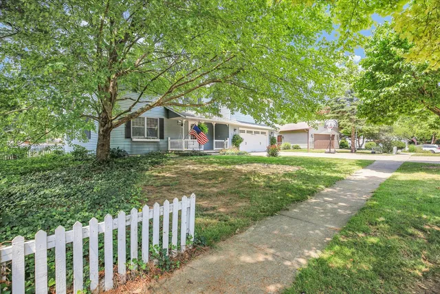 $369,900 | 605 North Craig Drive, Mahomet, IL 61853