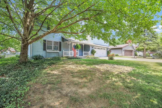 $369,900 | 605 North Craig Drive, Mahomet, IL 61853