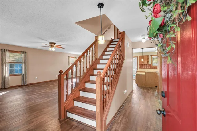 $369,900 | 605 North Craig Drive, Mahomet, IL 61853