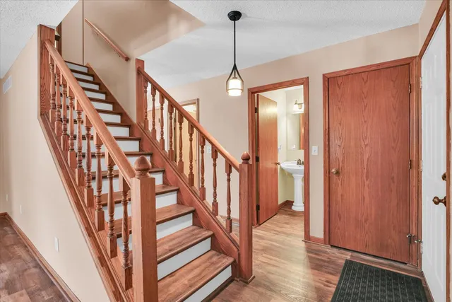 $369,900 | 605 North Craig Drive, Mahomet, IL 61853