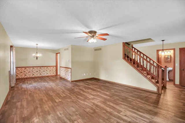 $369,900 | 605 North Craig Drive, Mahomet, IL 61853