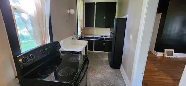 $750 | 814 13th Avenue South, Clinton, IA 52732