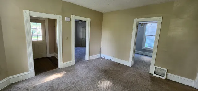 $750 | 814 13th Avenue South, Clinton, IA 52732