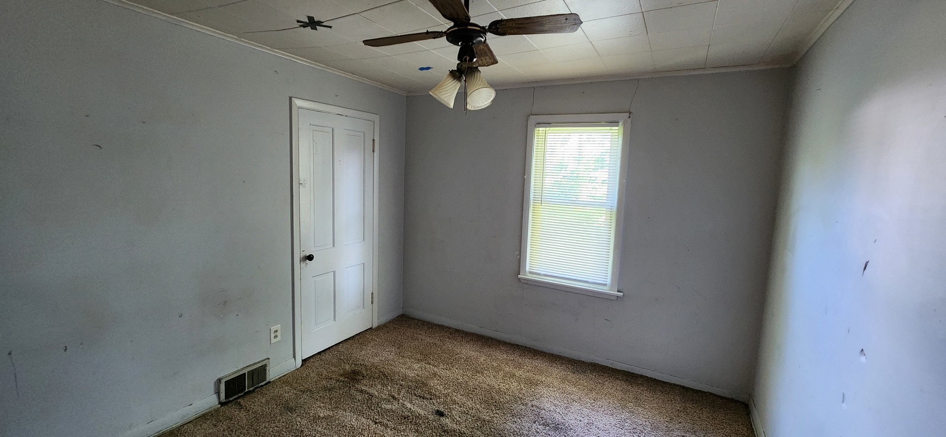 814 13th Avenue South Clinton, IA 52732 - Photo 9 of 18