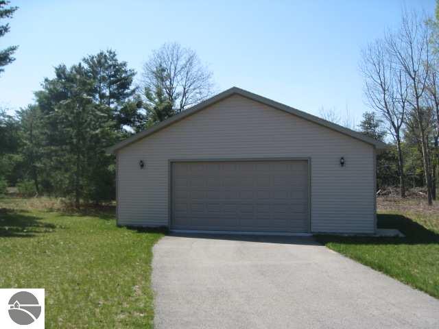 1559 Round Lake Road Interlochen, MI 49643 - Photo 3 of 21 1735091-2.JPG