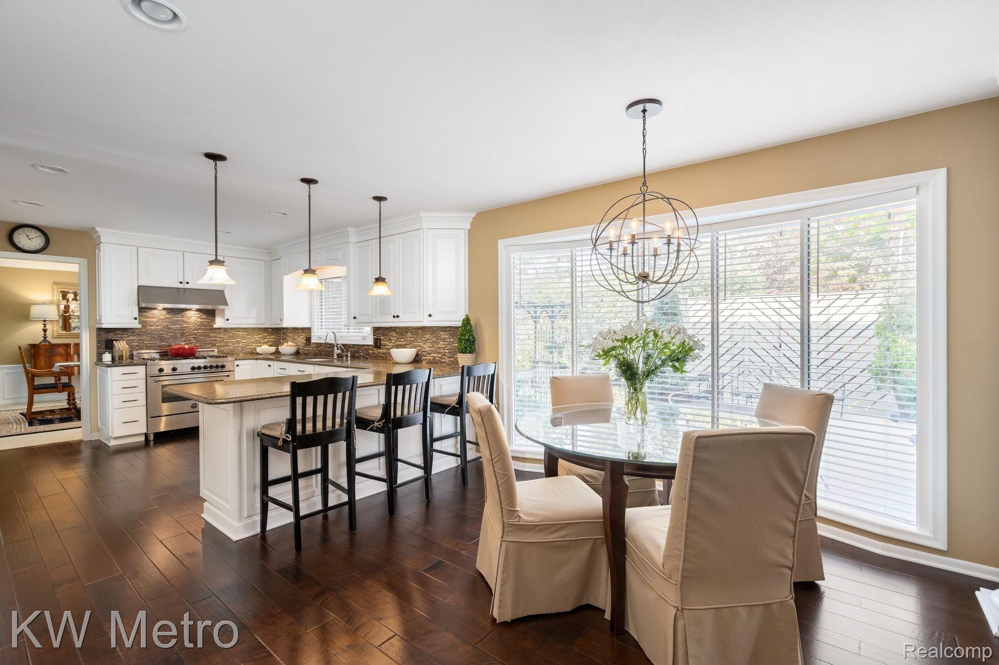 323 Shellbourne Drive Rochester, MI 48309 - Photo 16 of 62 323+Shellbourne+Dr+Rochester+Hills-12-web.jpg