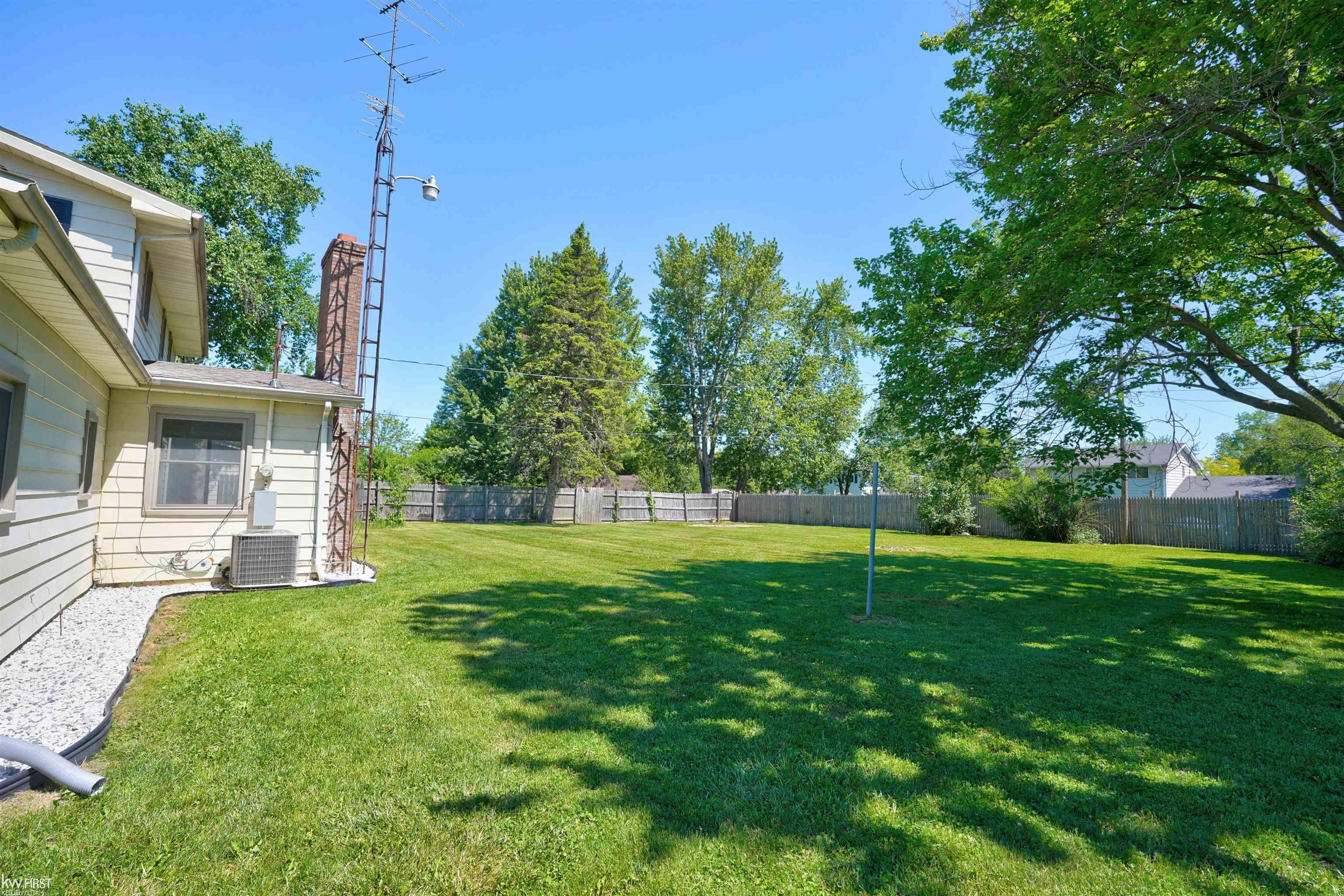 3183 Bridle Path Flint, MI 48507 - Photo 18 of 79