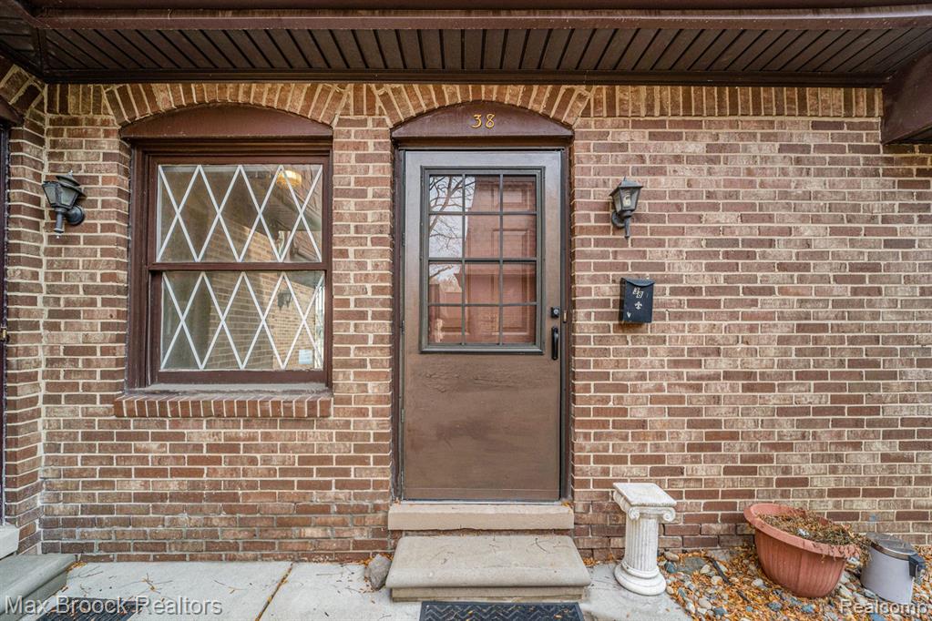 5005 Crooks Road, Unit 38 Royal Oak, MI 48073 - Photo 3 of 17