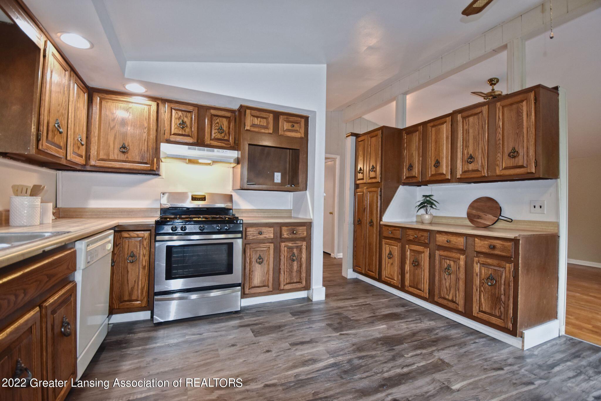 1230 West Jolly Road Lansing, MI 48910 - Photo 7 of 36 6