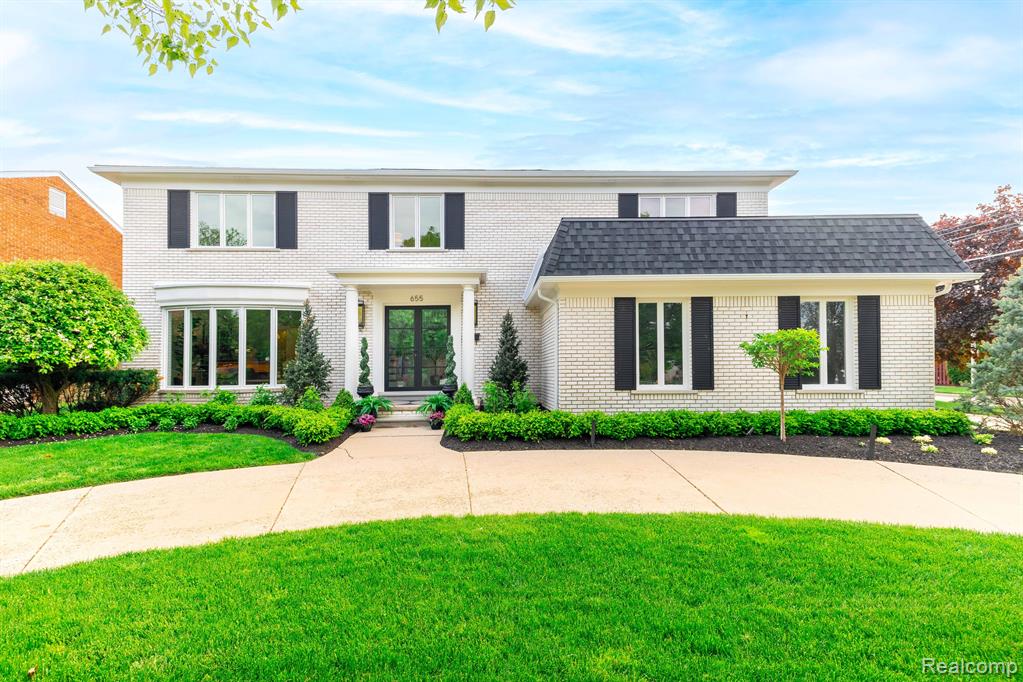 655 Canterbury Road Grosse Pointe Woods, MI 48236 - Photo 1 of 58