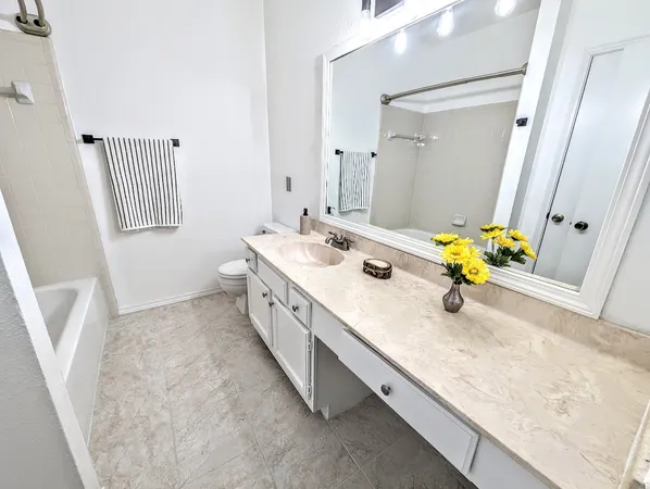 $1,600 | 17641 Red Oak Drive, Unit 641, Houston, TX 77090