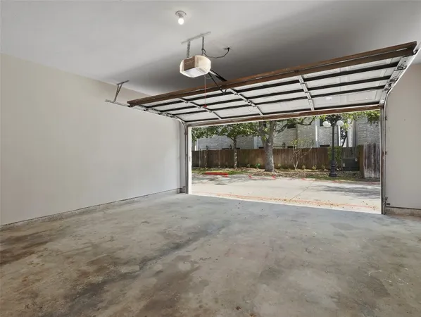 $1,600 | 17641 Red Oak Drive, Unit 641, Houston, TX 77090