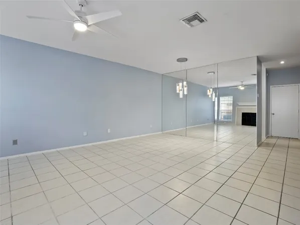 $1,600 | 17641 Red Oak Drive, Unit 641, Houston, TX 77090