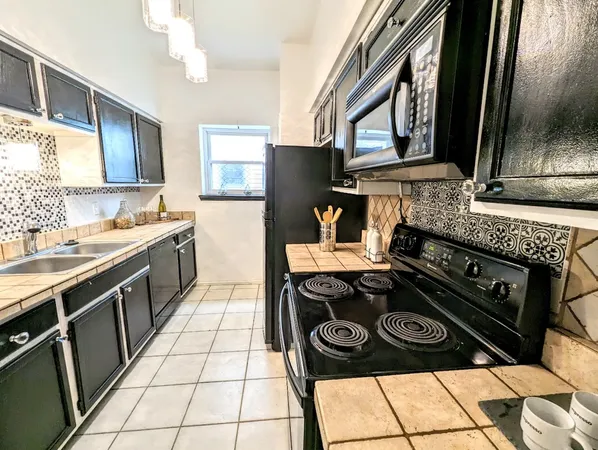 $1,600 | 17641 Red Oak Drive, Unit 641, Houston, TX 77090