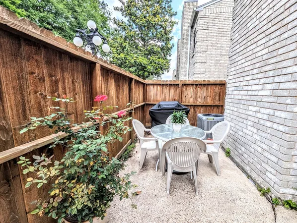 $1,600 | 17641 Red Oak Drive, Unit 641, Houston, TX 77090