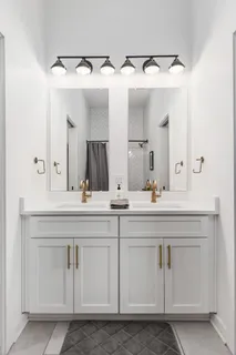 a en suite bathroom with a sink and a mirror